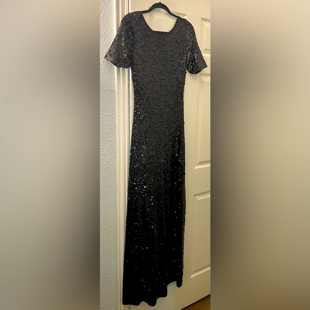 NWT black sequins BCBGMaxazaria short sleeved gown. Size S